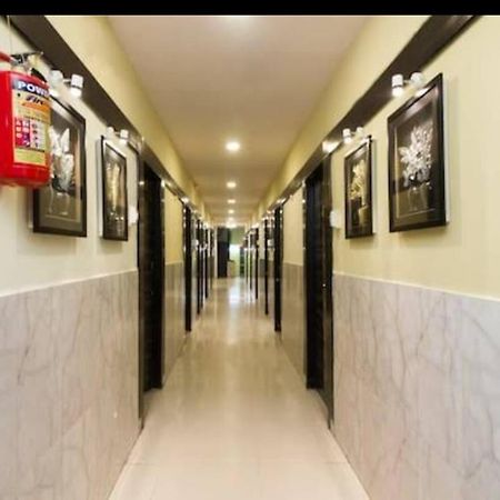 Hotel Swaraj Logde Panvel Exteriör bild