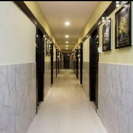 Hotel Swaraj Logde Panvel Exteriör bild