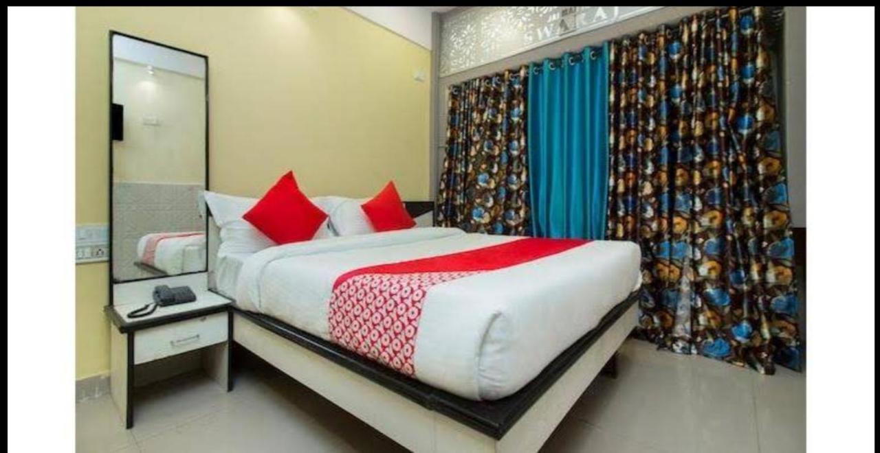 Hotel Swaraj Logde Panvel Exteriör bild