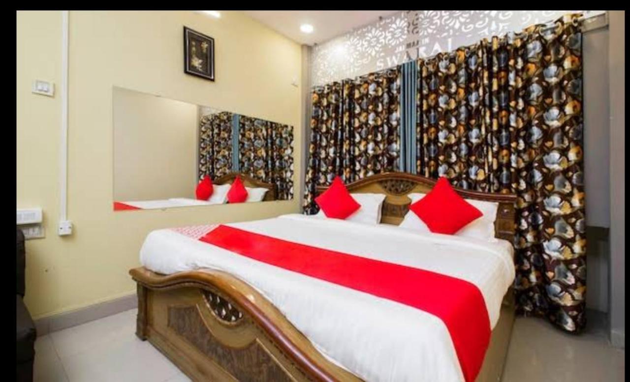 Hotel Swaraj Logde Panvel Exteriör bild