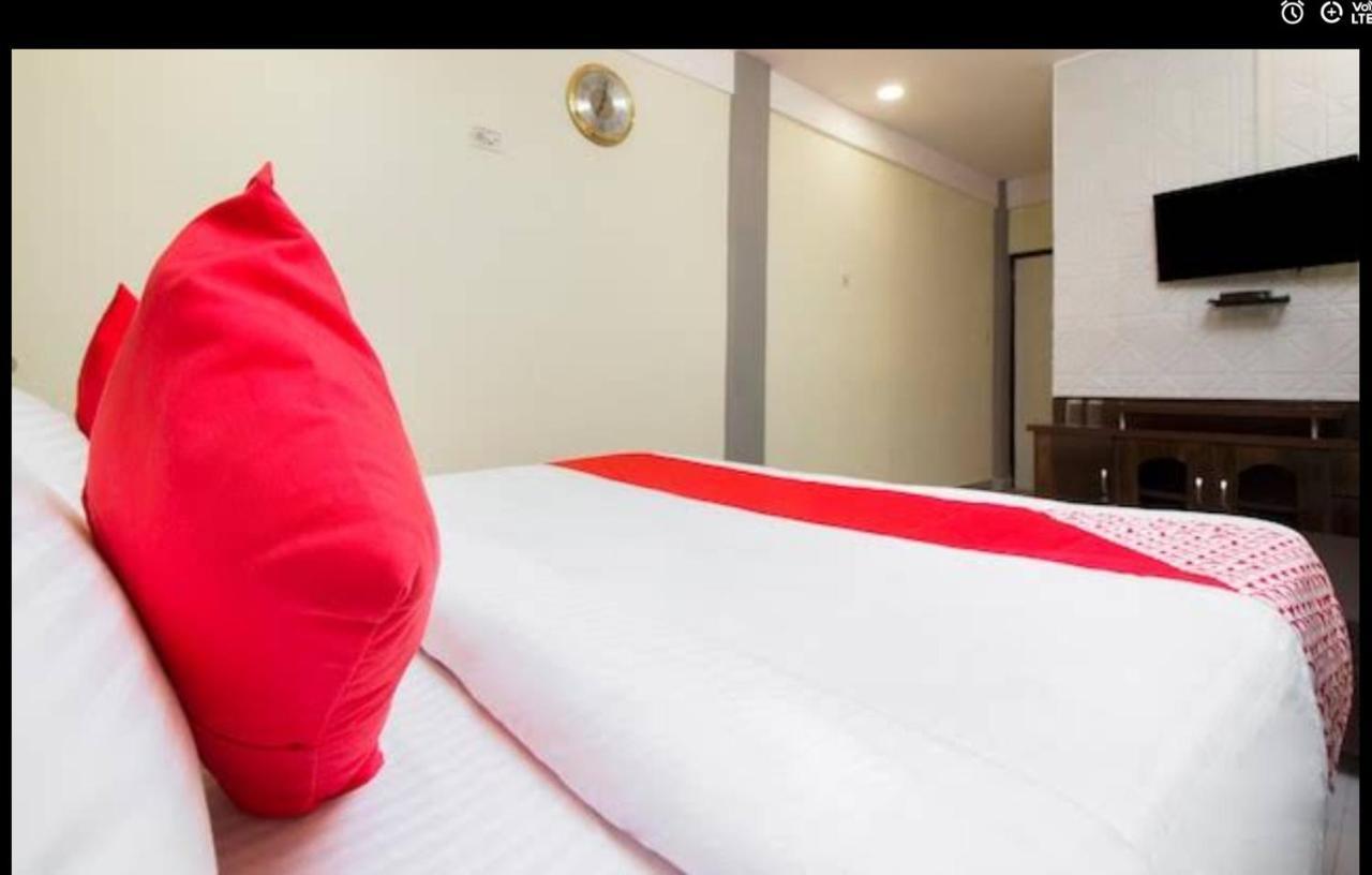 Hotel Swaraj Logde Panvel Exteriör bild