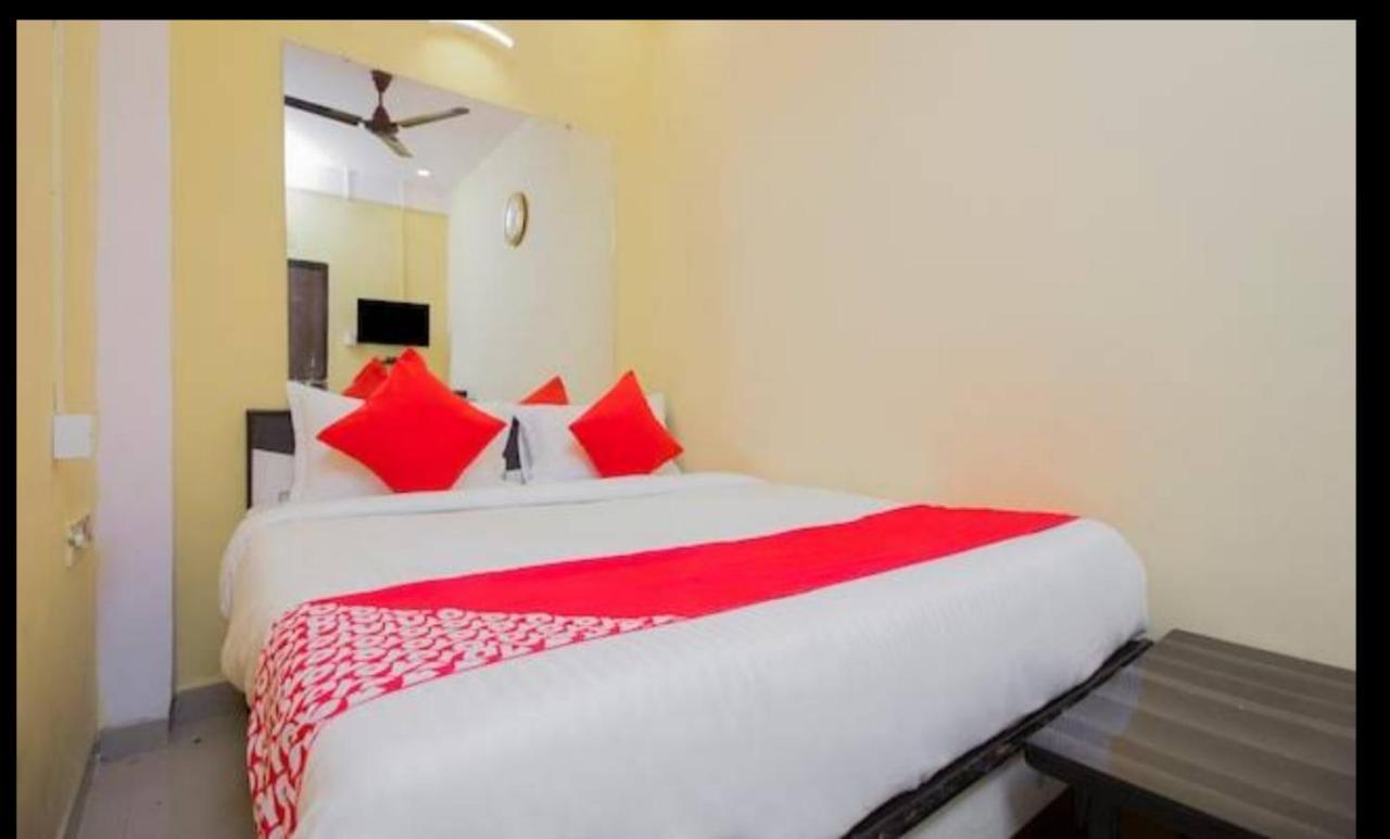 Hotel Swaraj Logde Panvel Exteriör bild