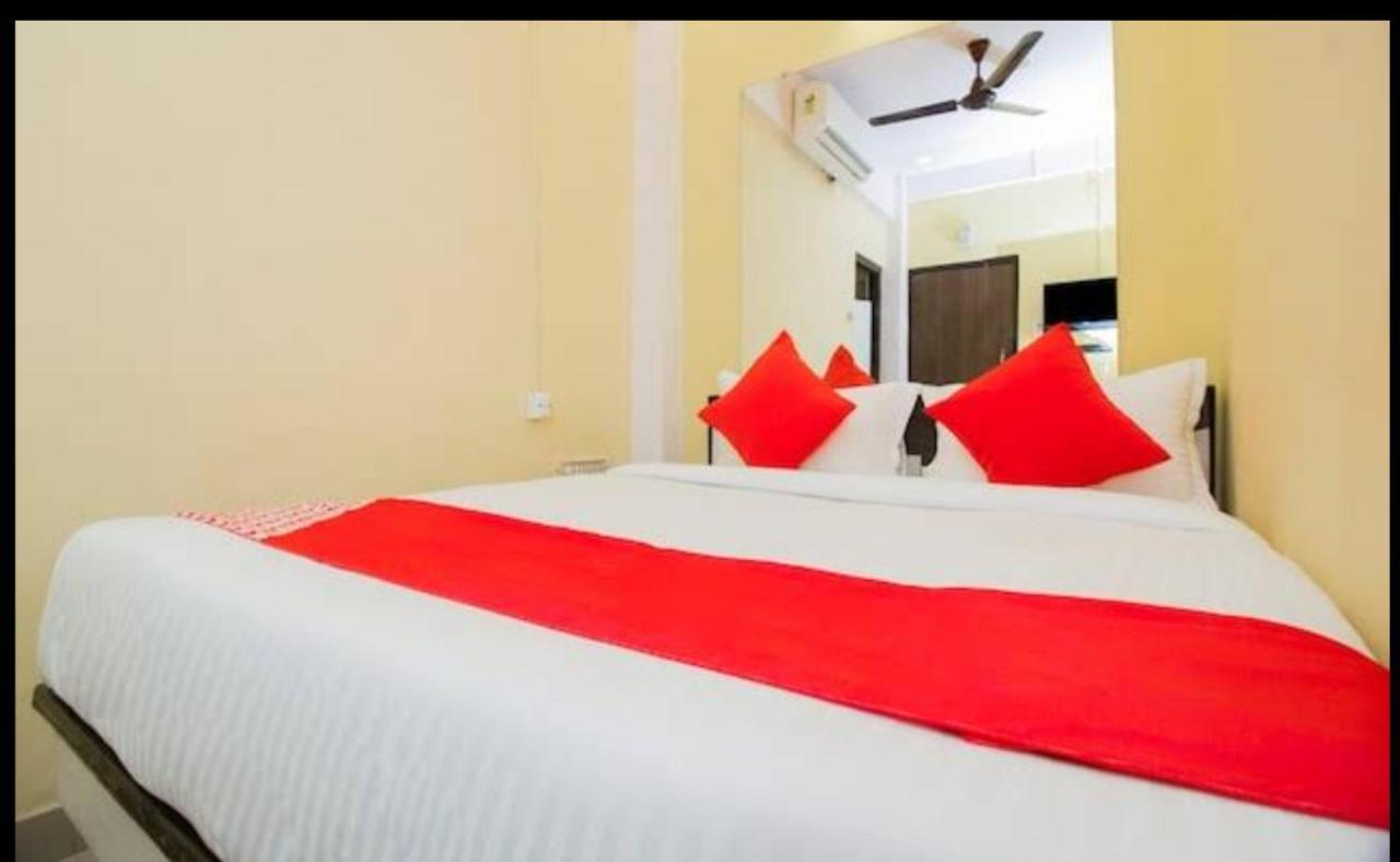 Hotel Swaraj Logde Panvel Exteriör bild