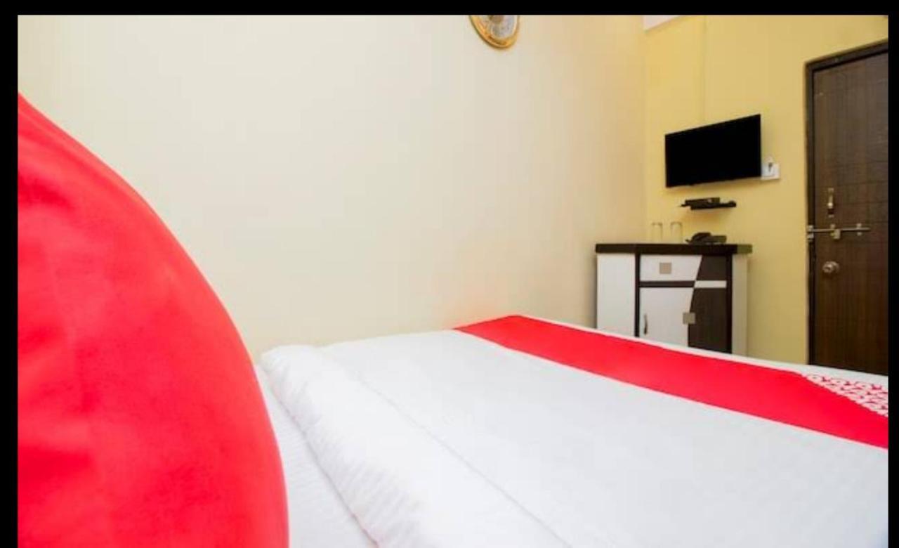 Hotel Swaraj Logde Panvel Exteriör bild