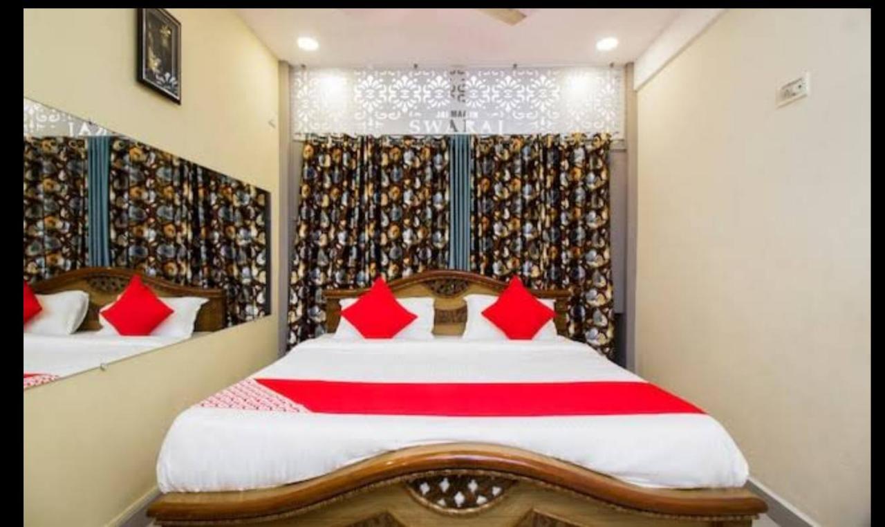 Hotel Swaraj Logde Panvel Exteriör bild