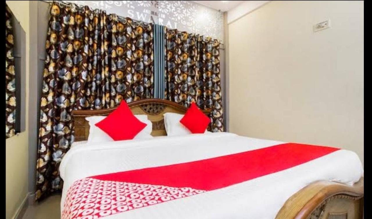 Hotel Swaraj Logde Panvel Exteriör bild