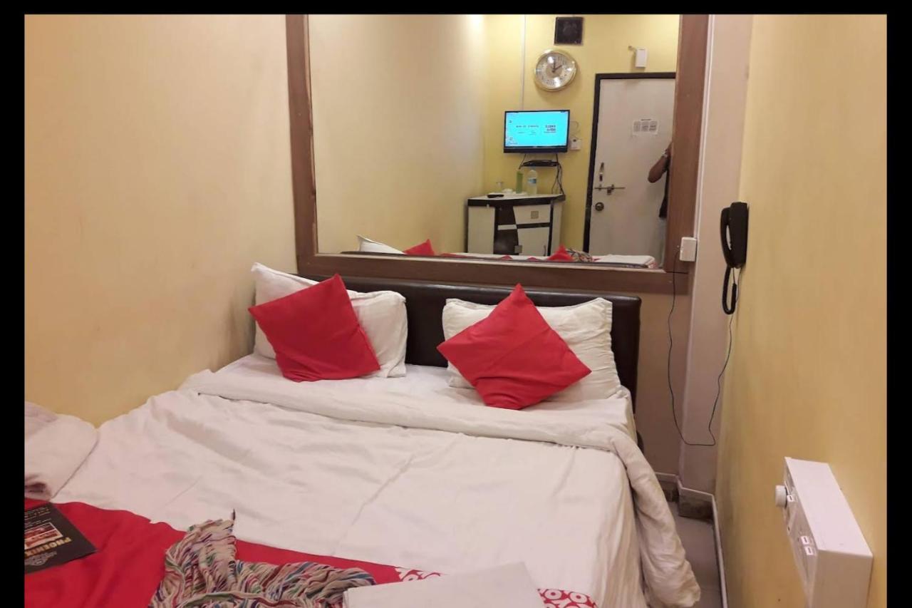 Hotel Swaraj Logde Panvel Exteriör bild
