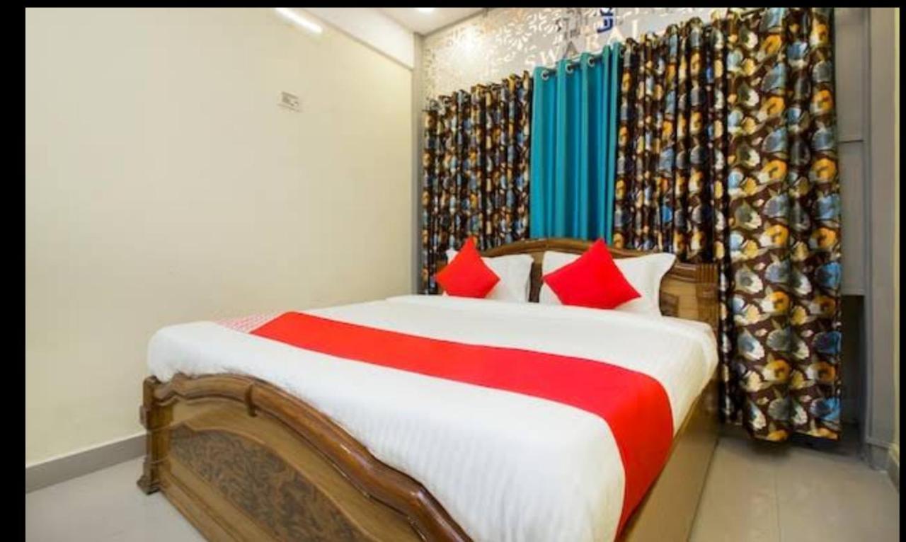 Hotel Swaraj Logde Panvel Exteriör bild